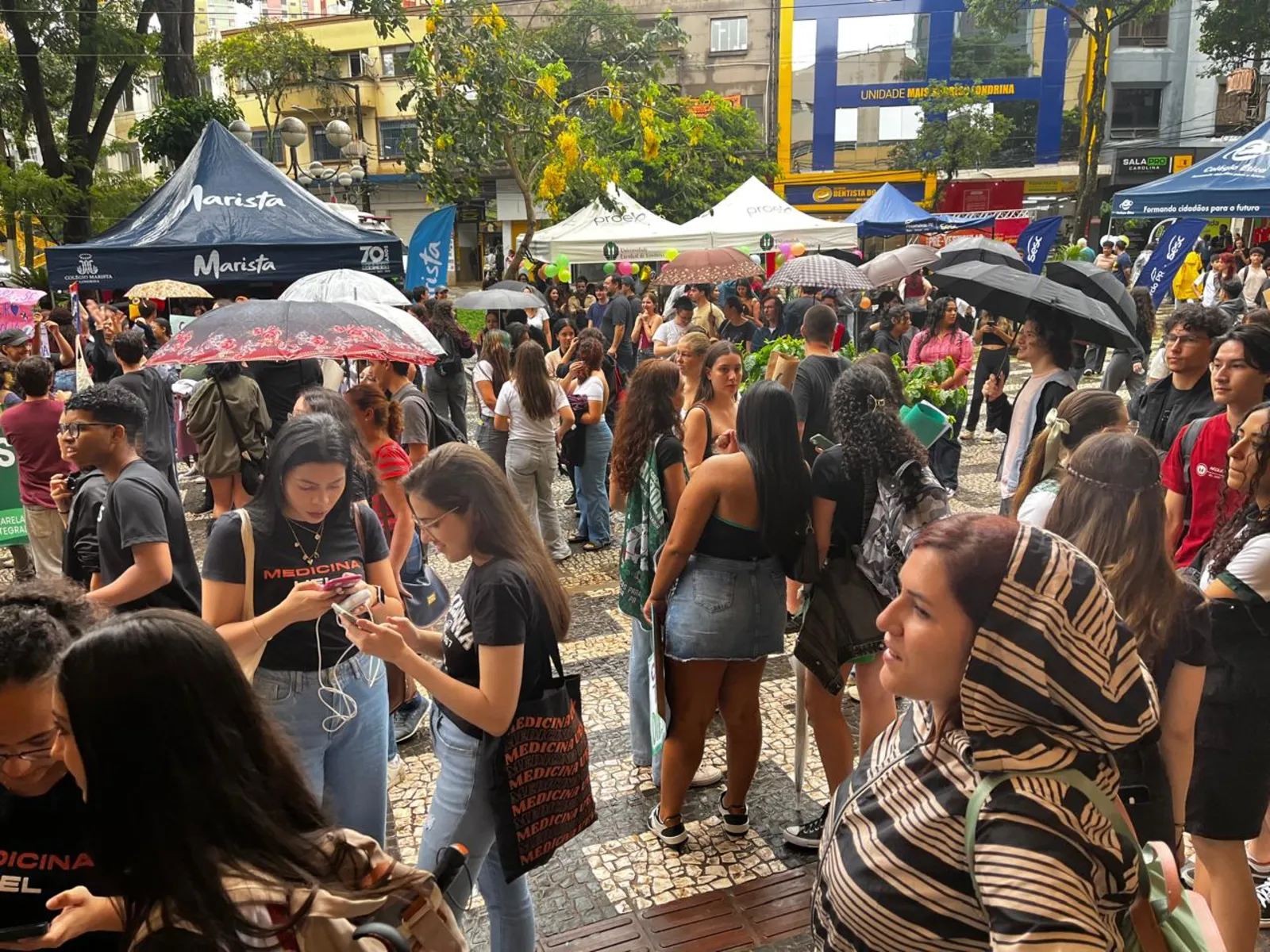 Imagem ilustrativa da imagem Confira fotos da festa dos aprovados no Vestibular da UEL