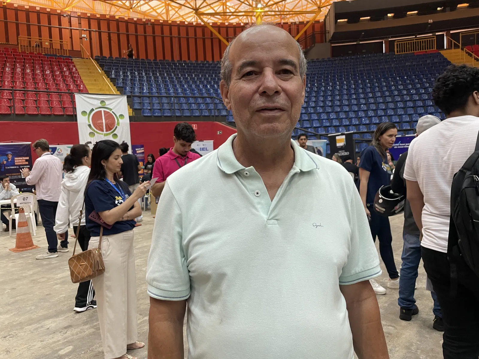 Imagem ilustrativa da imagem 'Feirão' de empregos reúne multidão no Moringão