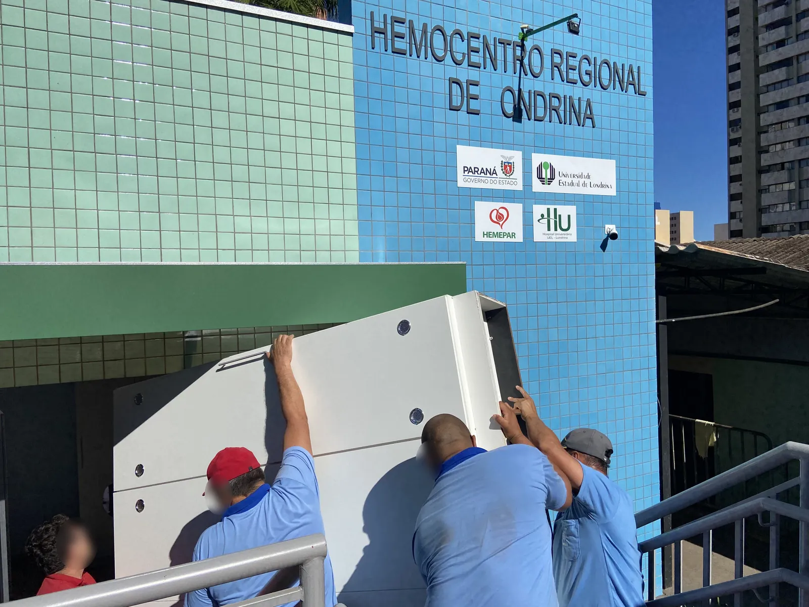 Entrega de mobiliário na Unidade de Coleta do Centro, na última quarta (19)