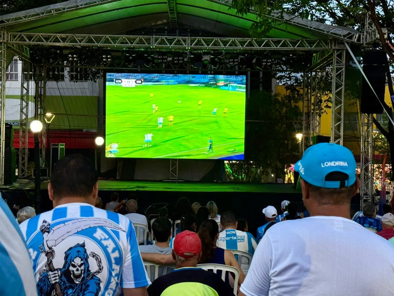 Imagem ilustrativa da imagem Londrina empata com São Bernardo e garante acesso à Série B