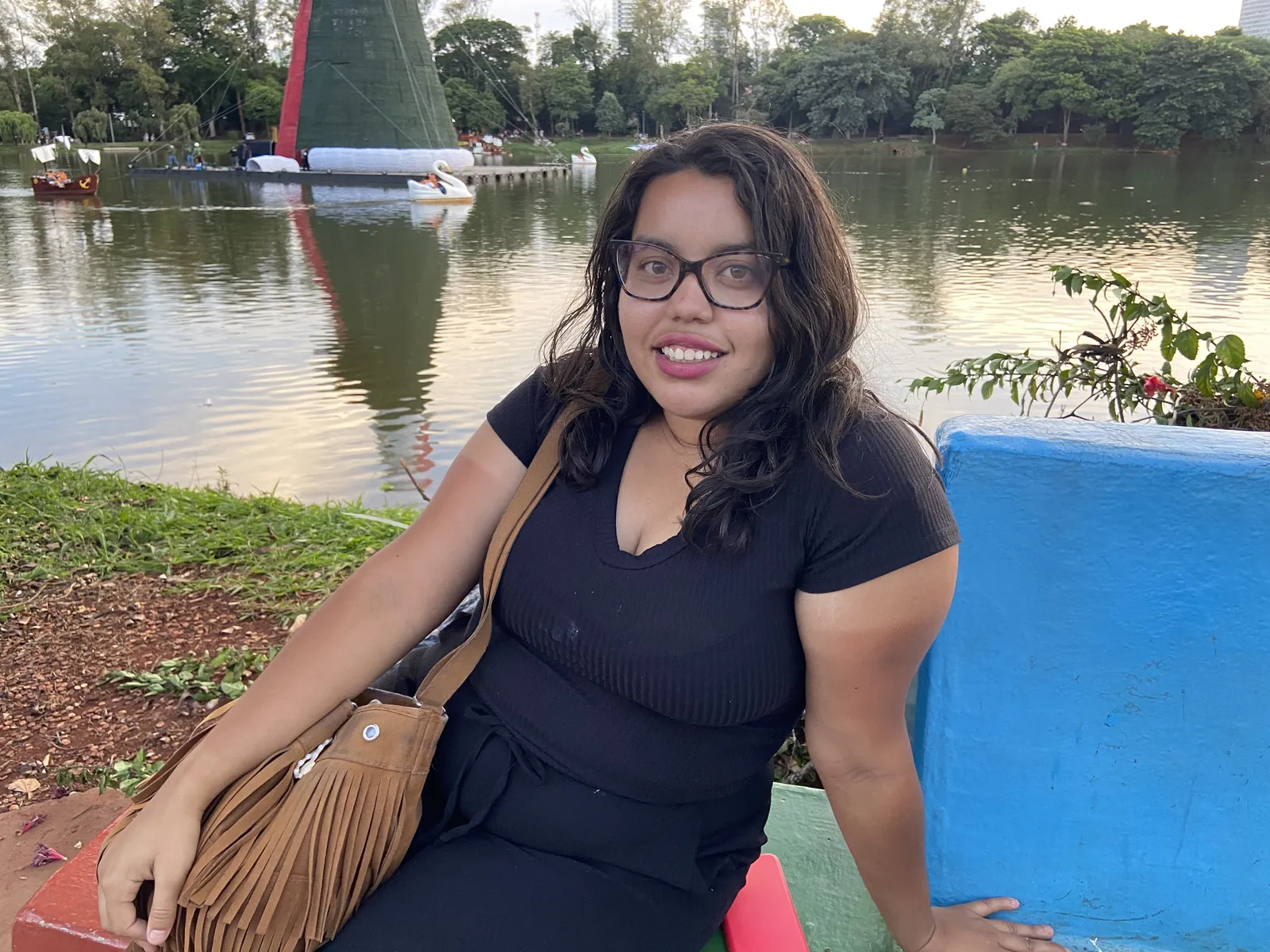 Laura Lira chegou cedo para observar a iluminação natalina no Lago Igapó 2