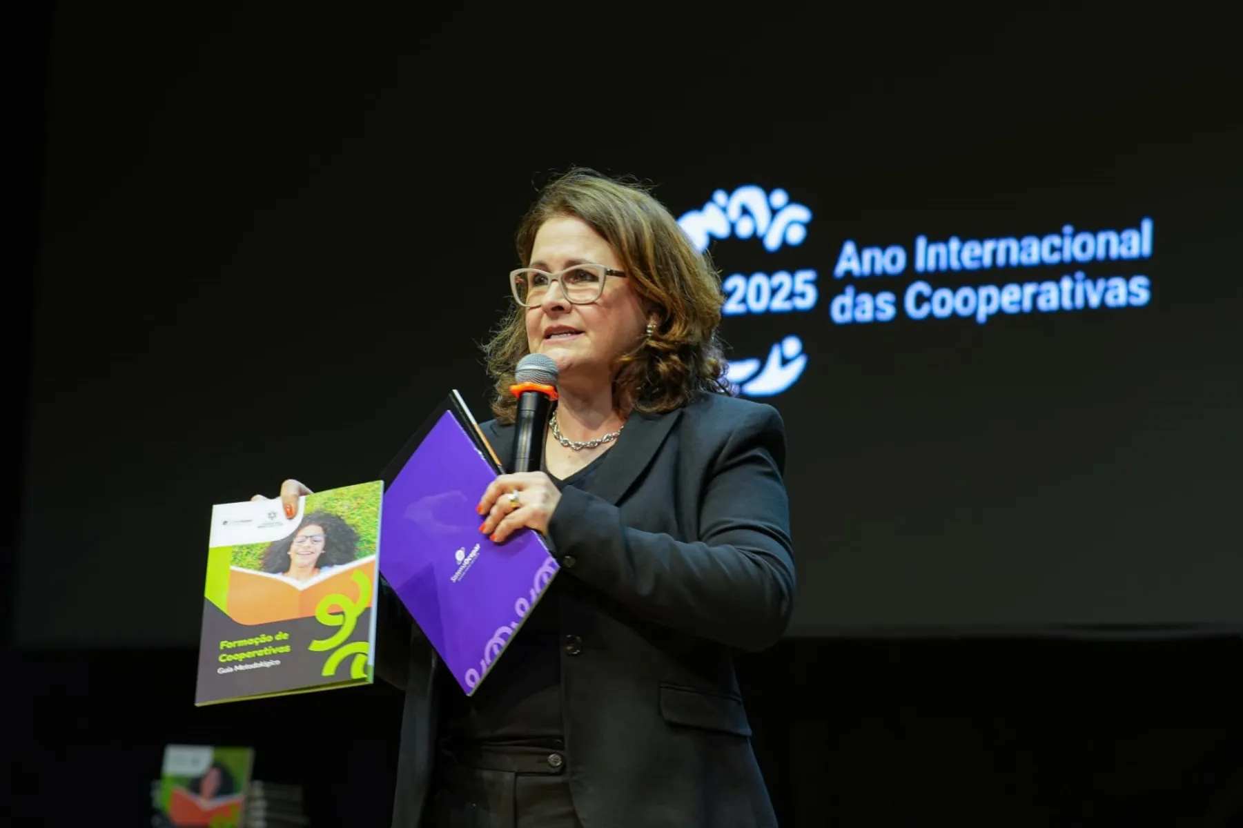 Eliane Goulart, coordenadora de Cooperativismo do Sescoop/PR:  "Eles aprendem a fazer de tudo um pouco”