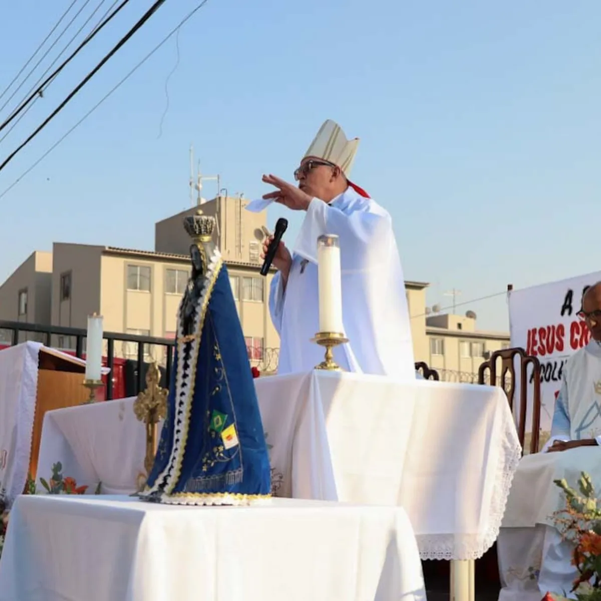 No ano passado, o arcebispo de Londrina, dom Geremias Steinmetz, celebrou a missa em homenagem à Padroeira do Brasil, na avenida Saul Elkind
