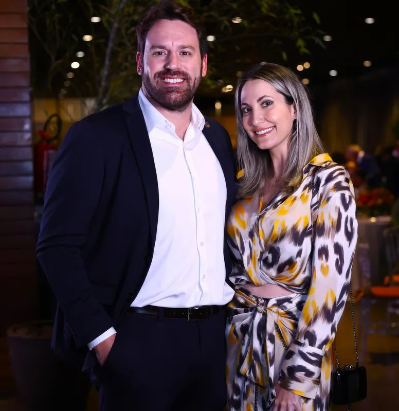 Secretário de Obras Otávio Vitor Gomes (ex-aluno e professor de Arquitetura na UniFil) e Caroline Mello
