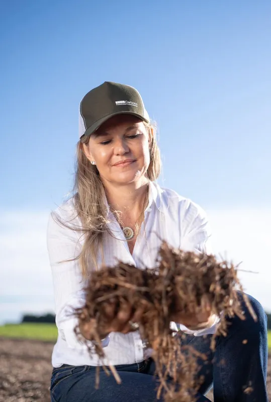 Vencedora do primeiro lugar de Grandes Propriedades no Prêmio Mulheres do Agro 2024, Bomm lidera hoja transformação focada na agricultura regenerativa
