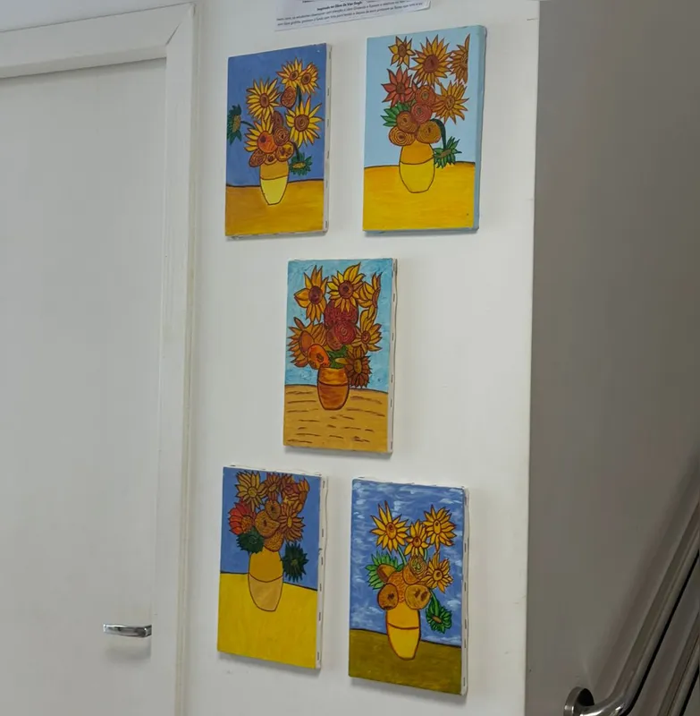 Imagem ilustrativa da imagem Alunos da EJA realizam exposição com releituras de Van Gogh