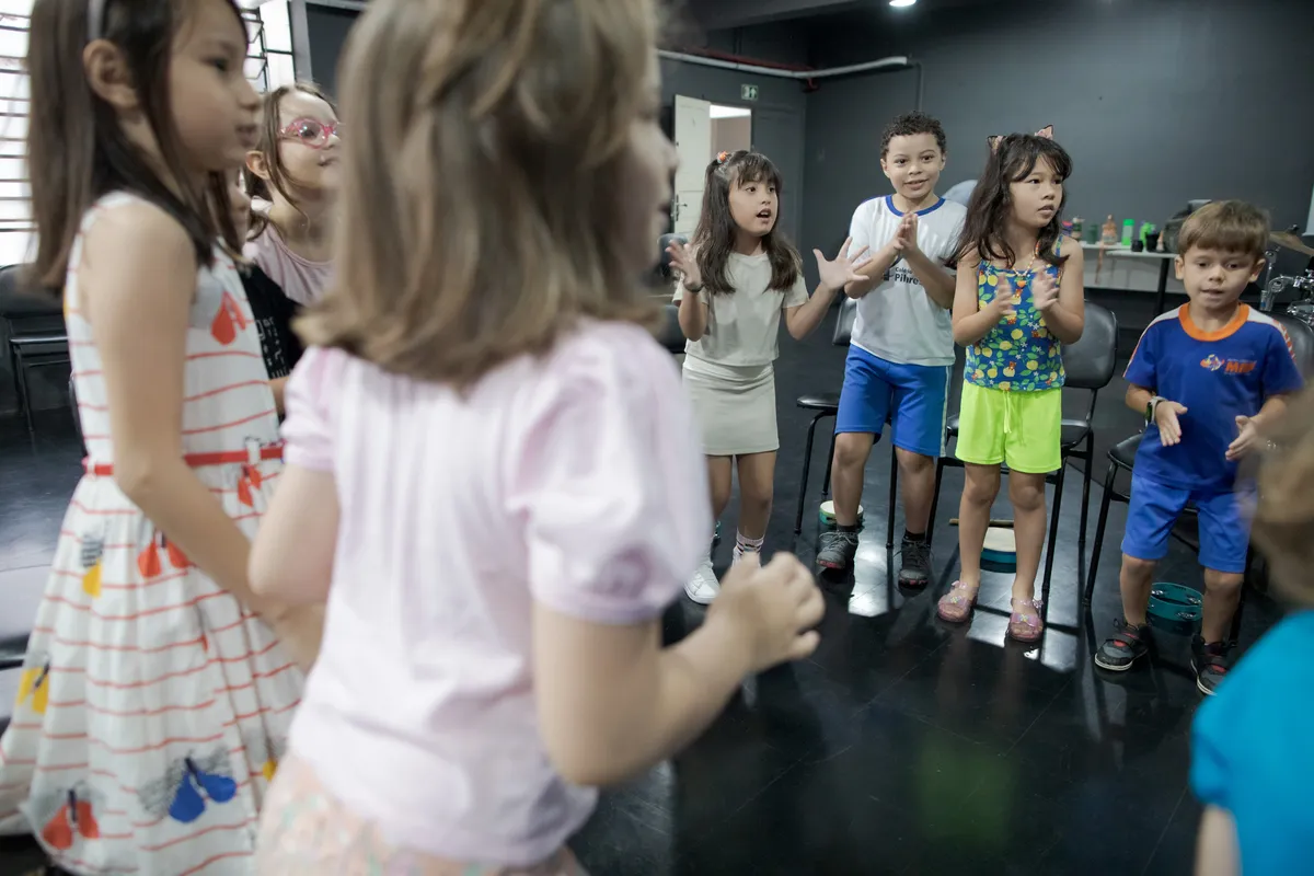 Alunos da Musicalização Infantil abrem o show com um repertório encantador
