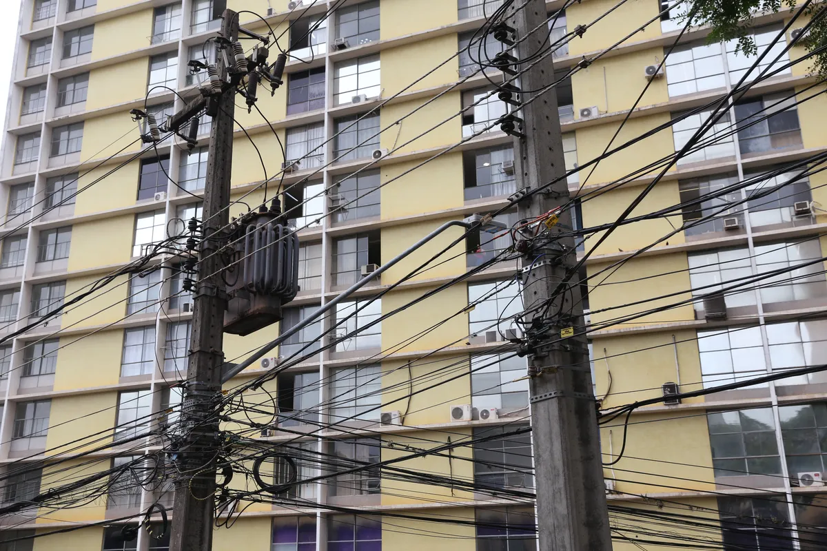 Imagem ilustrativa da imagem As redes elétricas e os temporais: soluções vão além de enterrar fiação