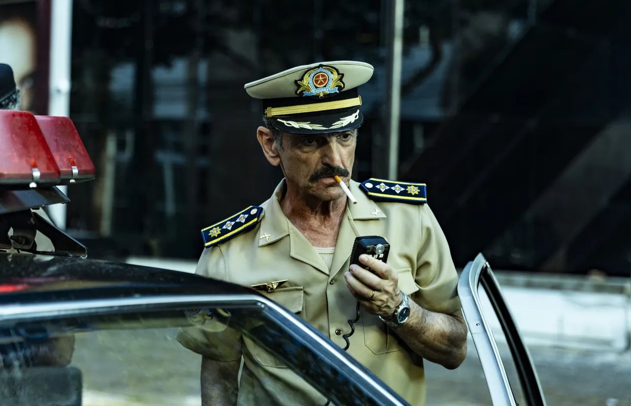 Paulo Miklos, que interpreta o comandante Fonseca, está em Londrina para a estreia do filme