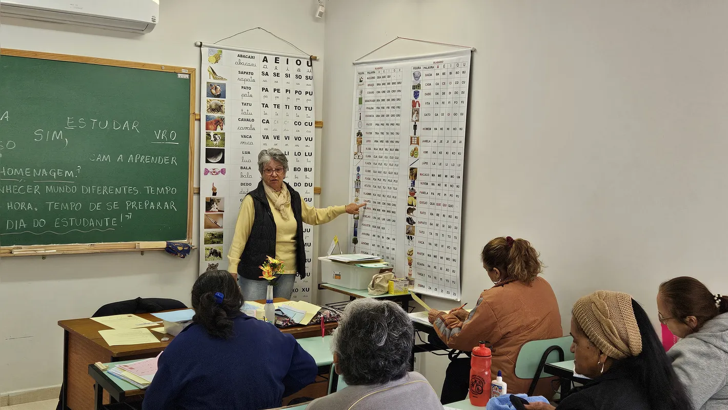 Eliza Kochi, professora do CCI Leste: "Alguns sonham com a faculdade e outros só querem aprender e ocupar a mente"