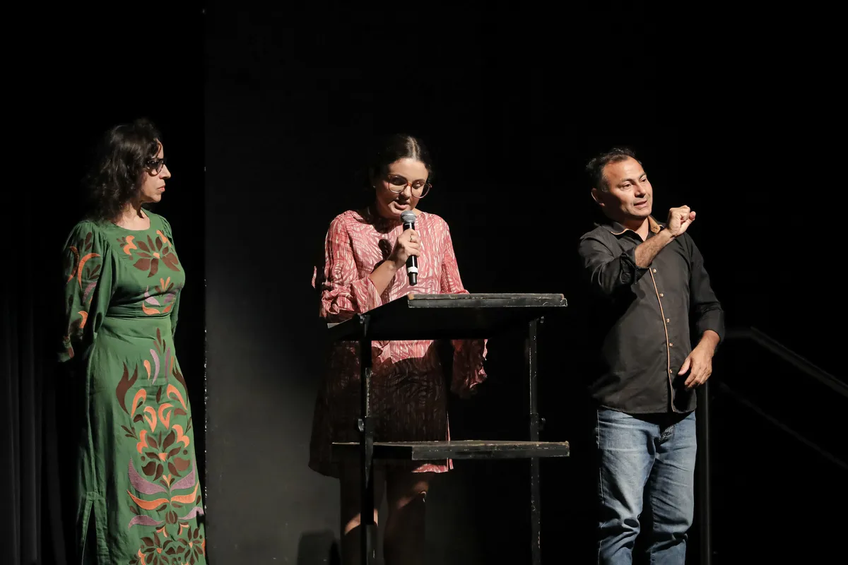 Marta Dantas, diretora da Casa de Cultura da UEL, e Danieli Pererira, coordenadora geral do Festival de Dança de Londrina, na abertura do evento