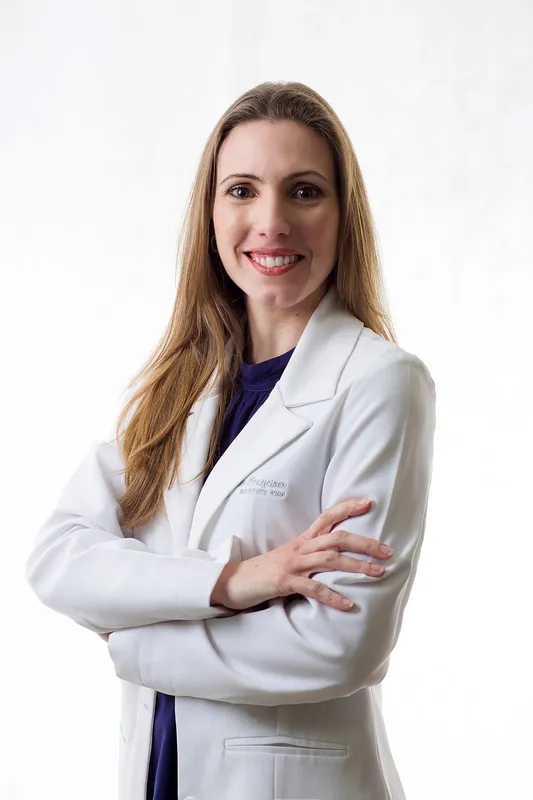 A nutricionista Daniela Nogueira ressalta que os pacientes bariátricos precisam reaprender a comer após a cirurgia