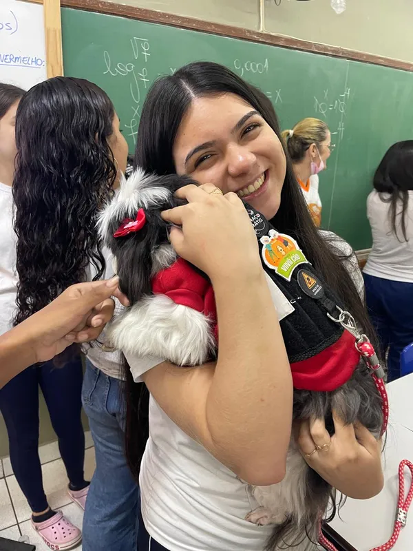 Cães ajudam a aliviar o estresse antes de provas como Enem, Saeb e o vestibular da UEL