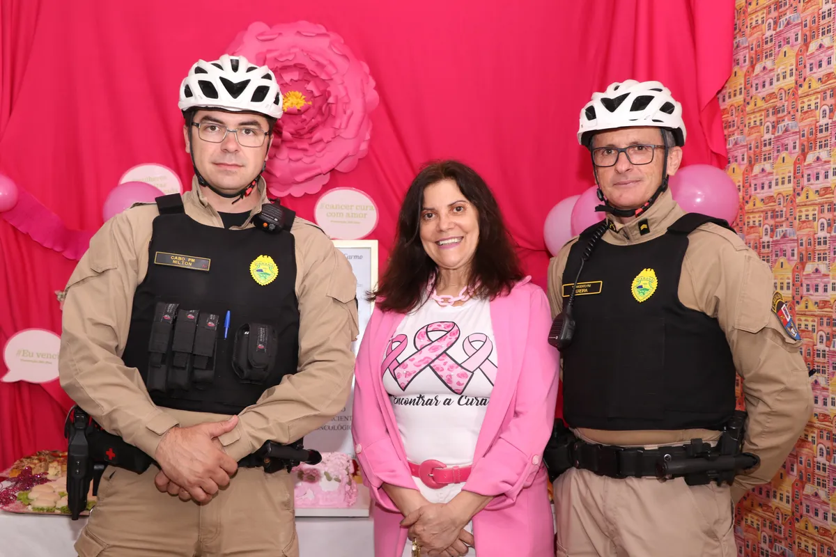 Sargento Pereira, Marisa Montes, presidente do Bazar, e o Cabo Nilton