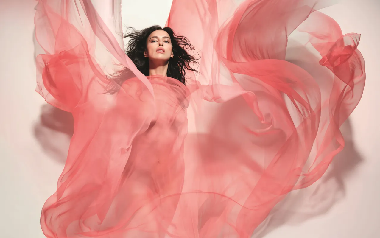 A modelo russa Irina Shayk também integra o Calendário