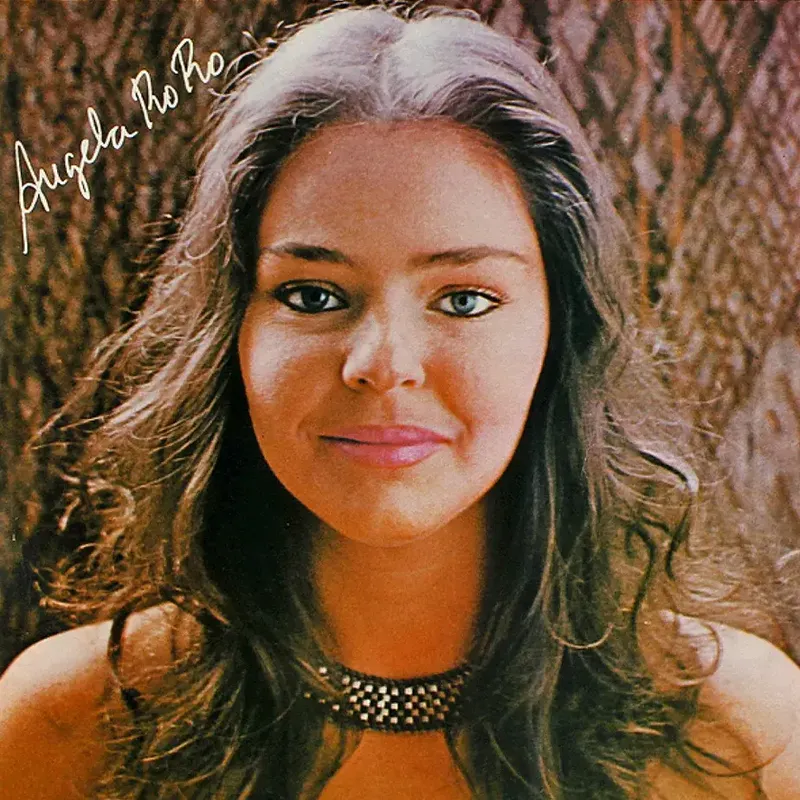 Angela Ro Ro na capa do seu primeiro disco homônimo, lançado em 1979