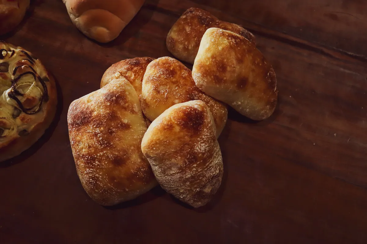 Pão italiano ciabattas.