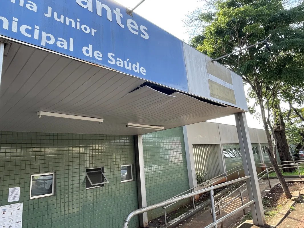 Imagem ilustrativa da imagem Chuva causa transtornos em unidades de saúde e no terminal de Londrina