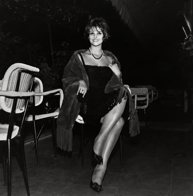 Claudia Cardinale em 1962, no auge da fama, em Paris