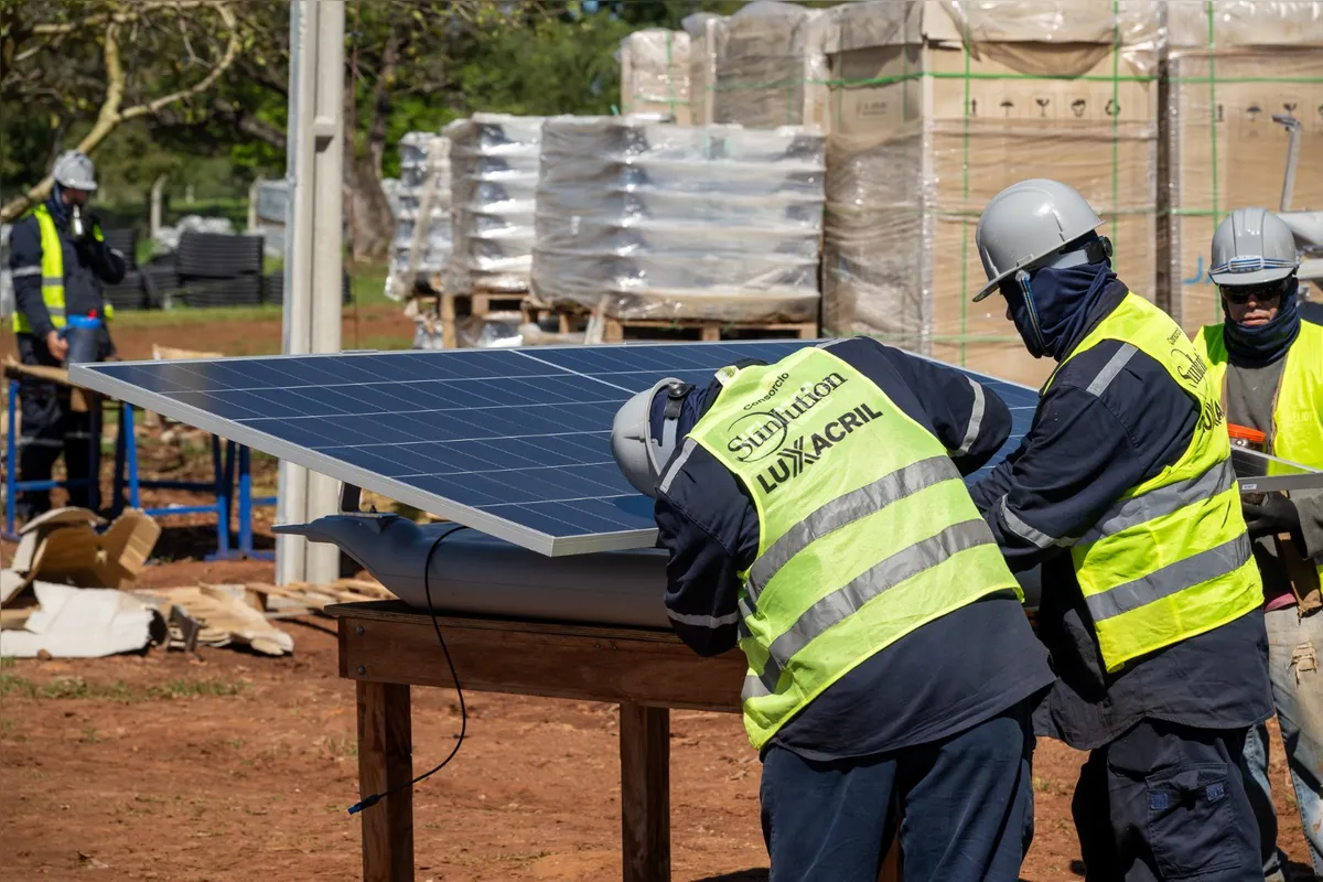 Imagem ilustrativa da imagem Começa montagem da usina solar flutuante no reservatório de Itaipu