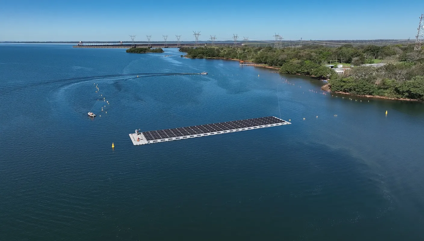 Imagem ilustrativa da imagem Começa montagem da usina solar flutuante no reservatório de Itaipu