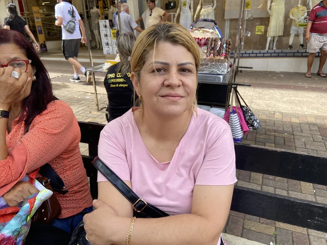 Mônica Miranda comprou utensílios para sua casa no feriado, fazendo proveito da sua folga
