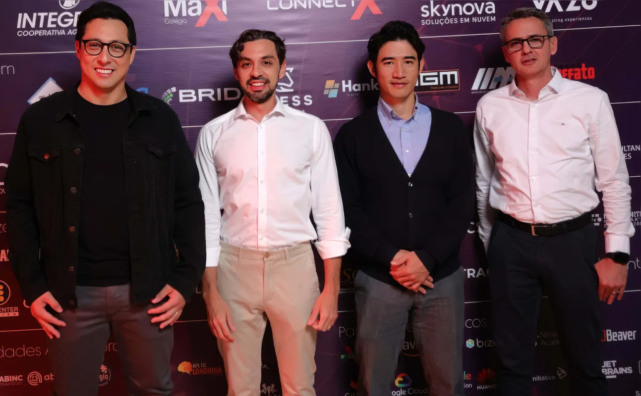 Leandro Hatori (Nissin), Felipe Lopes, Saulo Aoki (Cloud Ace) e Fabio Donadon (Grupo Muffato)