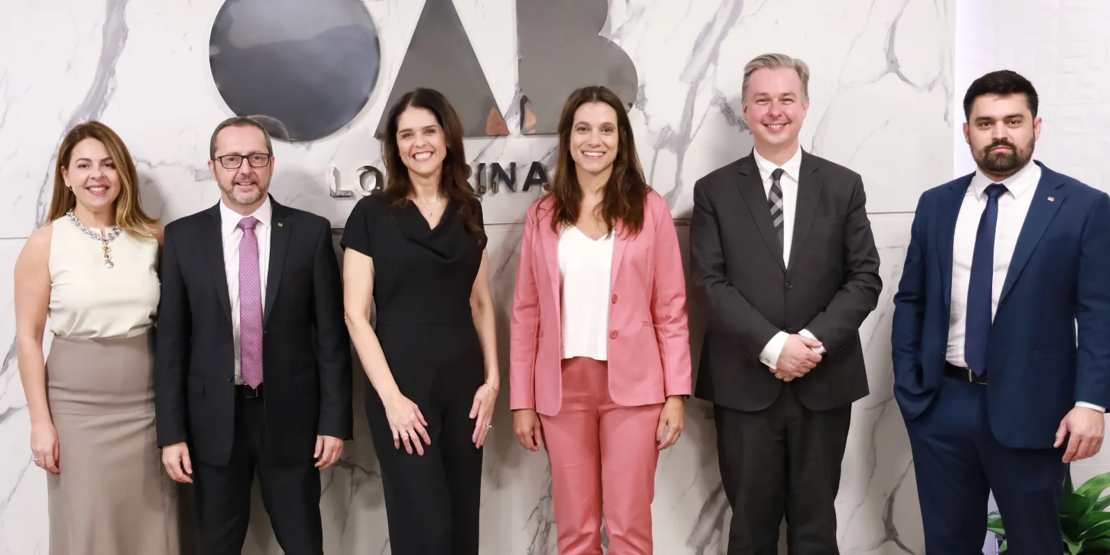 Diretoria da OAB e palestrantes: Fernanda Viotto, o presidente Mário Sérgio Xavier, Silvia Marzagão, Talita Fidelis (vice-presidente da OAB), Carlos Eduardo Pianovski Ruzyk, do Ibdfam, e Jair Vicente da Silva Junior
