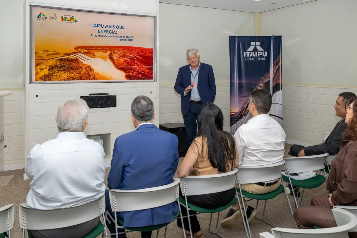 Imagem ilustrativa da imagem Diretor-presidente da ENBPar visita Itaipu