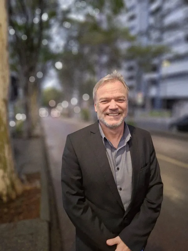 João Gilberto Carrijo lança um romance repleto de relacionamentos, confrontando acaso e destino
