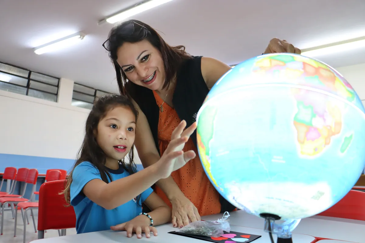 O Plano Municipal da Primeira Infância propõe também oferecer às crianças experiências educativas criativas