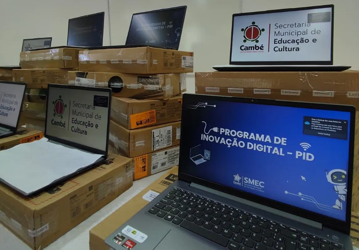O programa de Inovação Digital, da Secretaria Municipal de Cambé, fez a entrega de 268 notebooks para as unidades escolares