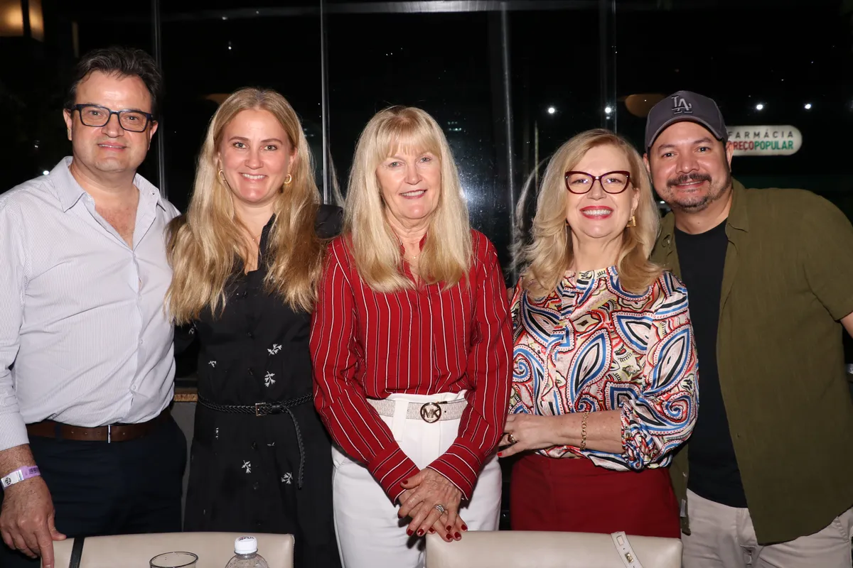 Marcos Aliberti, Priscila Scandelae, Terezinha Scandelae, Isabel Cristina Kohler e Henrique Tsubamoto