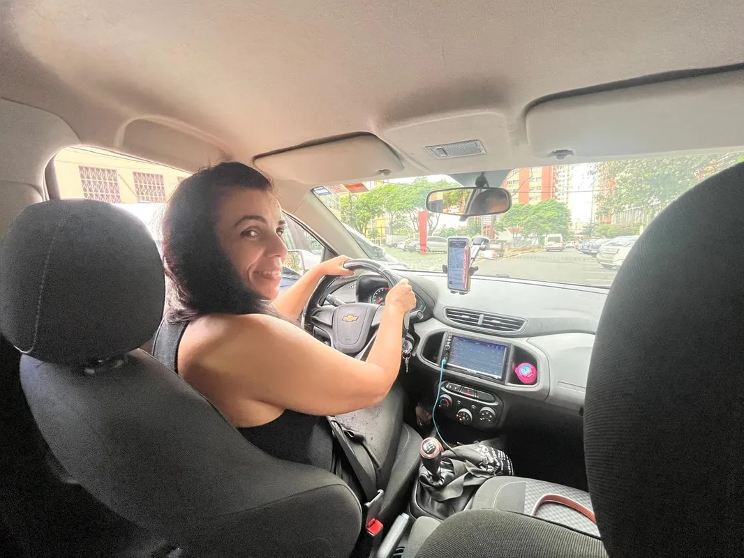 Cleia Regina da Silva,  lesão no carpo, tendinite, fibromialgia e dores intensas nos ombros são 'heranças' dos anos de trabalho de manicure