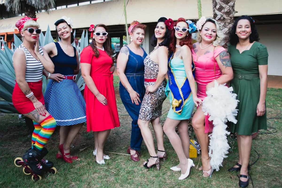 Grupo Pin Up Red Feet marca presença na 4a edição do Antigomobilista de Londrina
