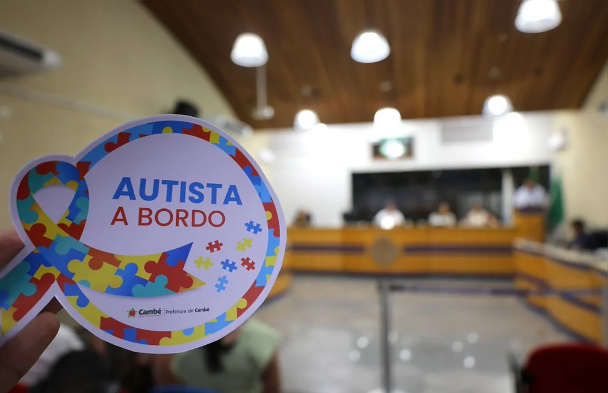 Imagem ilustrativa da imagem Famílias de Cambé recebem selo 'Autista a Bordo'