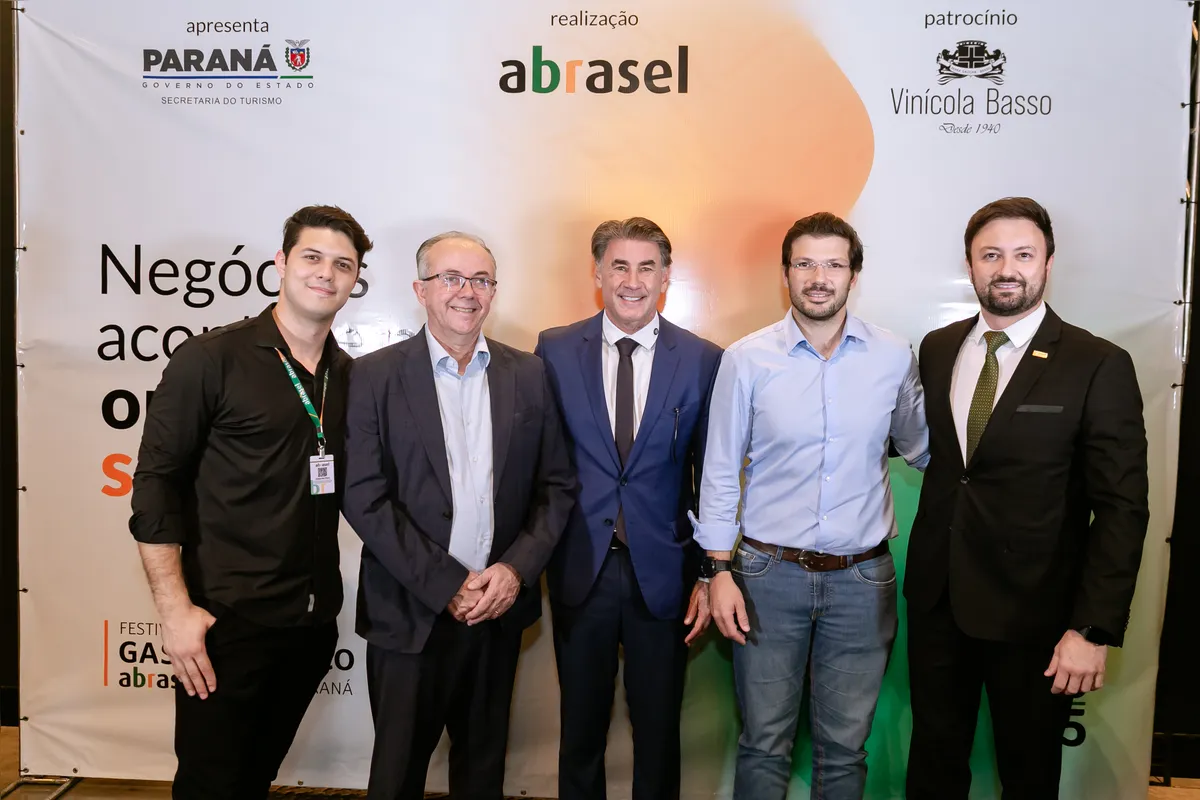 Eduardo Flore, Luciano Bartolomeu, Leonaldo Paranhos, Tiago Amaral e Henrico Tamiozzo