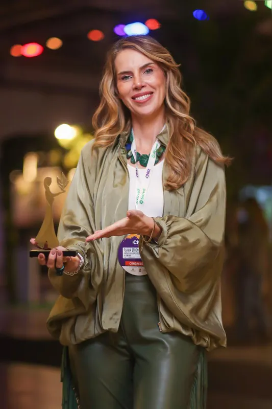 O agro ainda é um ambiente muito masculino, mas acredito que a mulher traz uma força única, diz Flávia Strenger