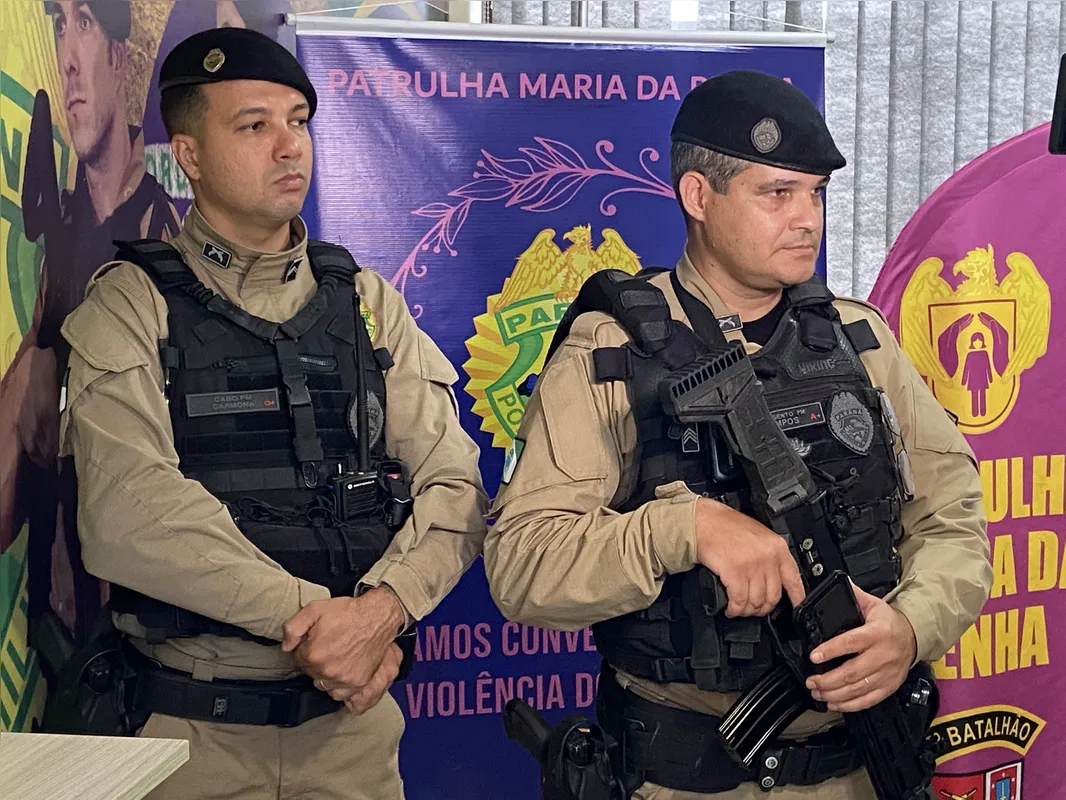 Cabo Carmona e sargento Campos