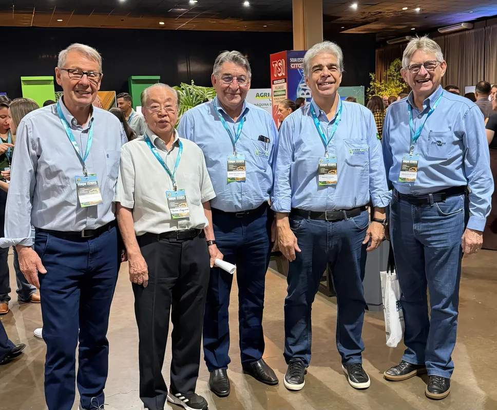 Dr. Silmar Peske, da SEEDNews, Dr. Ywao Miyamoto , ex- presidente da ABRASEM, Dr. Paulo Pinto de Oliveira, presidente da ABRASEM, Dr. Ronaldo Troncha, presidente executivo da ABRASEM, e Dr. Jose Barros França Neto, pesquisador da EMBRAPA/SOJA