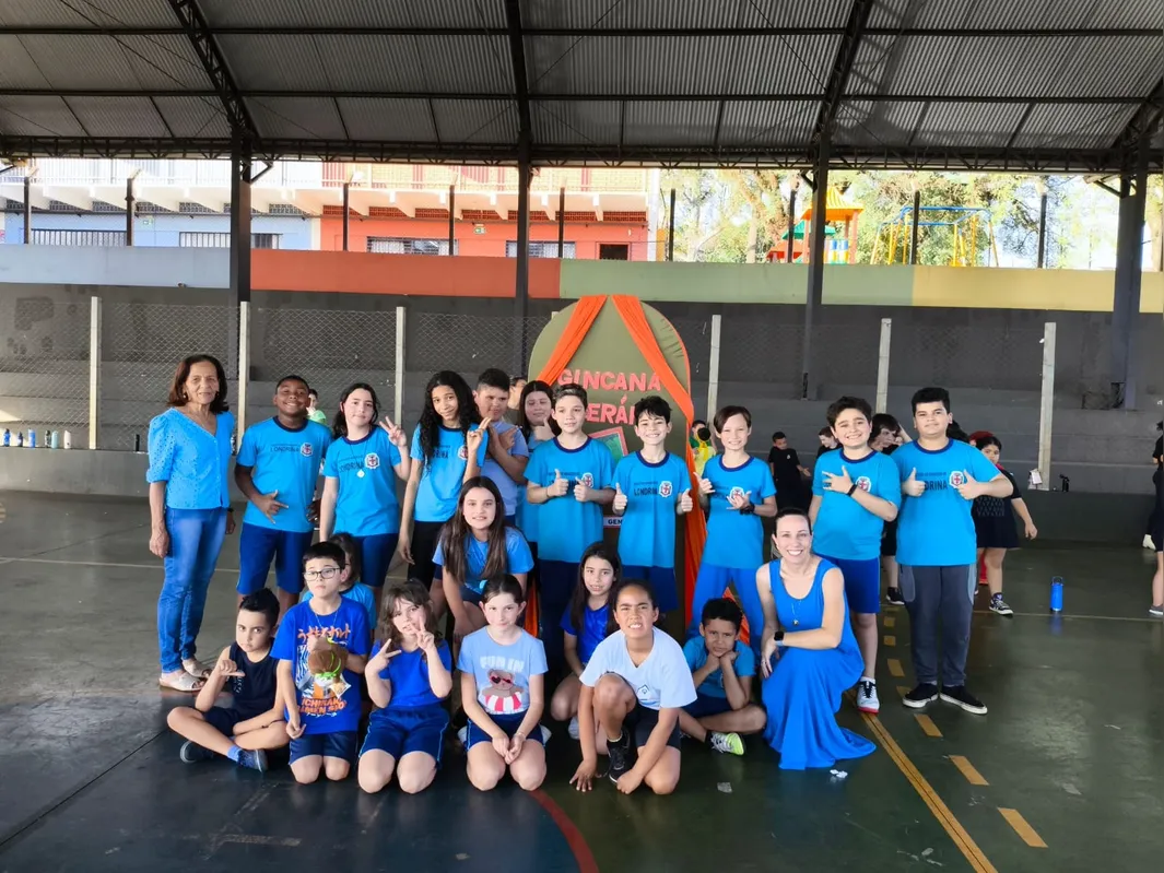 A equipe Azul da Gincana Literária da Escola Corveta Camaquã: tema da gincana foi a generosidade, desenvoldido a partir de uma obra literária