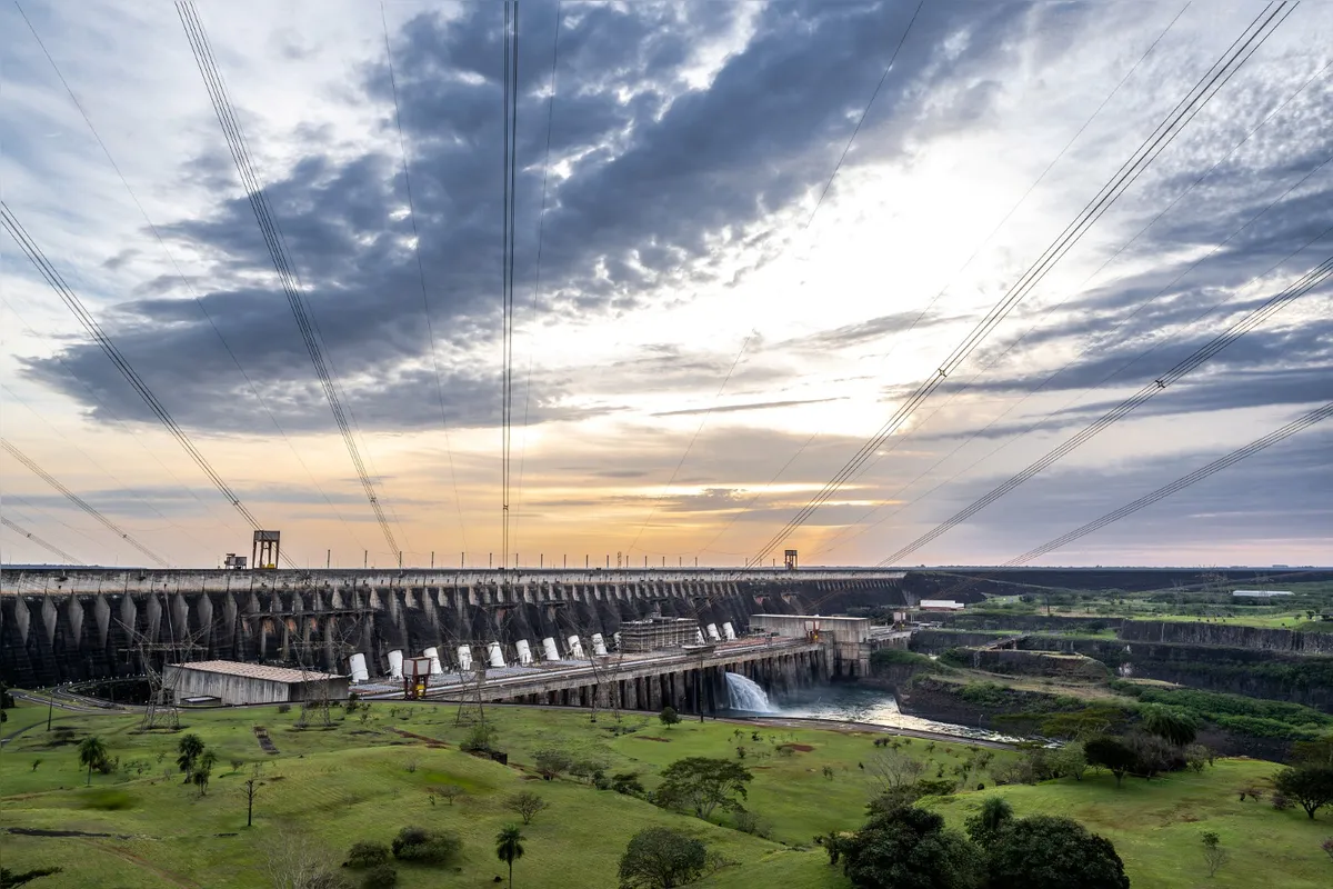 Imagem ilustrativa da imagem Itaipu impulsiona queda nas contas de luz com tarifa competitiva