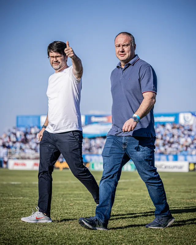 Dono da Squadra Sports, SAF do Londrina, Guilherme Bellintani acompanhou a partida do acesso ao lado de Hélio Cury Filho, presidente da Federação Paranaense de Futebol (FPF)