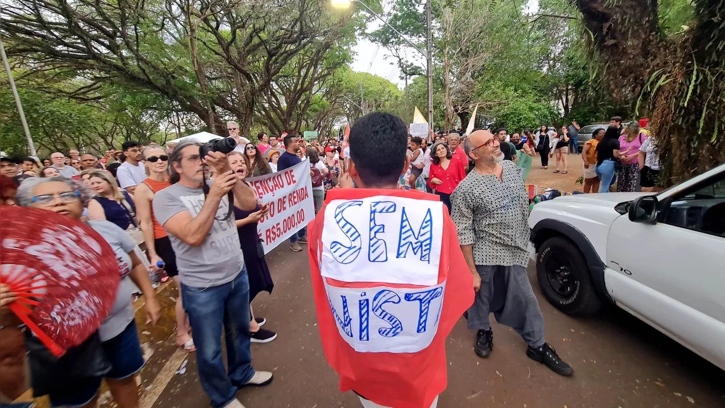 Manifestação contra a PEC da Blindagem e o PL da Anistia ocupou parte do Zerão em Londrina
