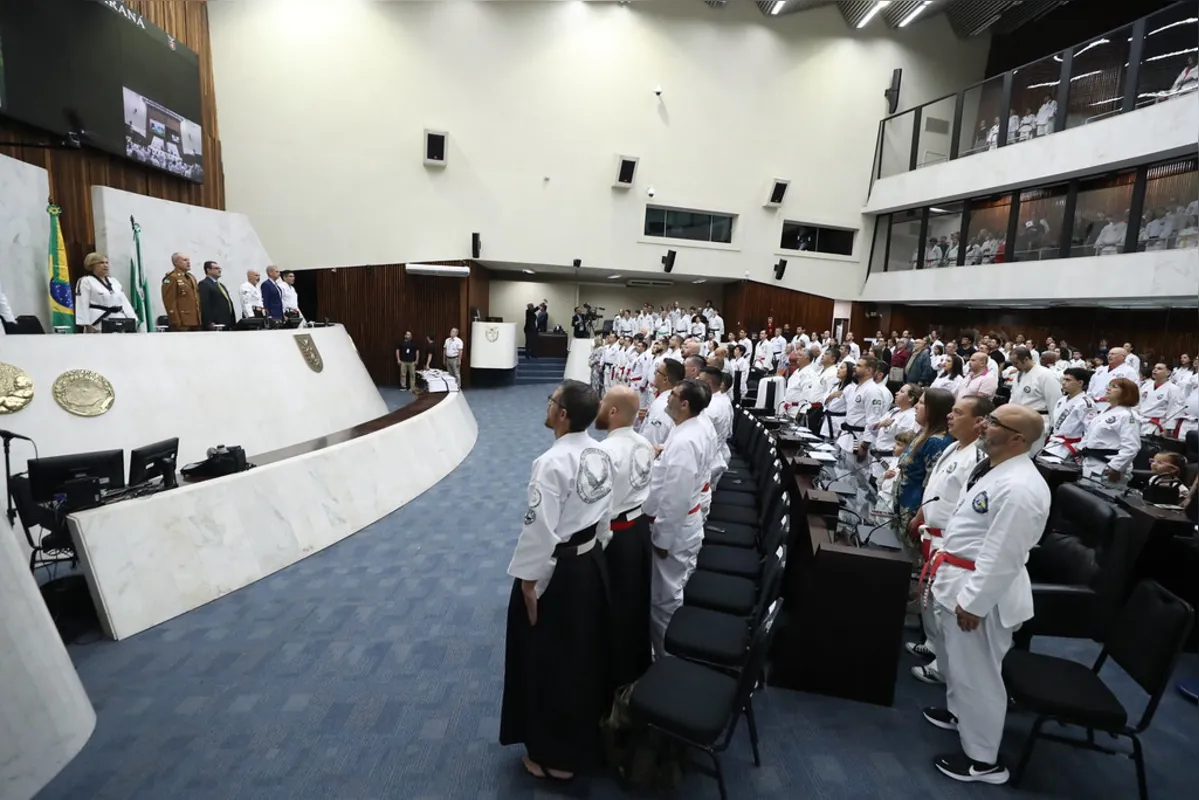Solenidade lotou o Plenário da Assembleia Legislativa na noite desta sexta-feira (28)