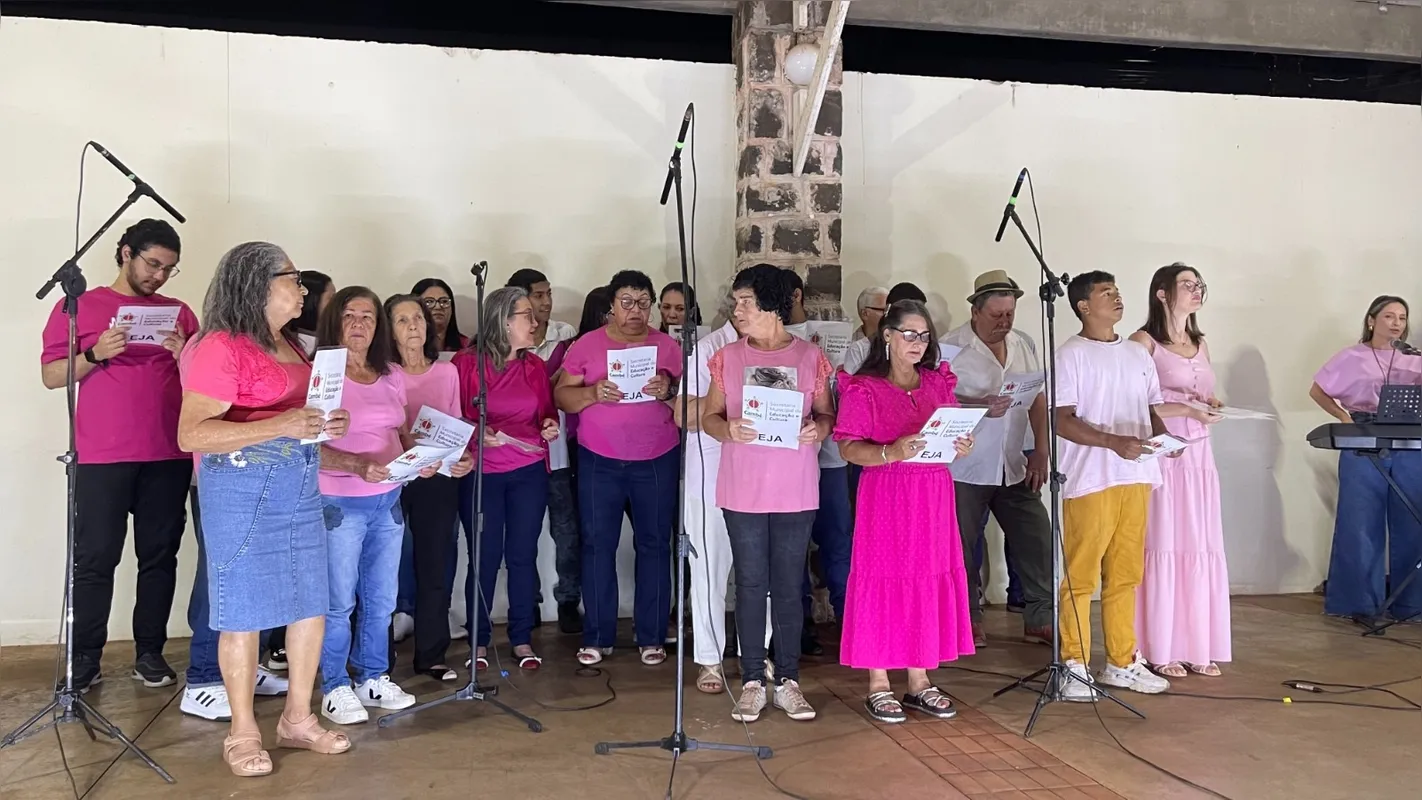 Alunos do EJA de Cambé reuniram produções de várias áreas, da Língua Portuguesa à Arte e Educação Física