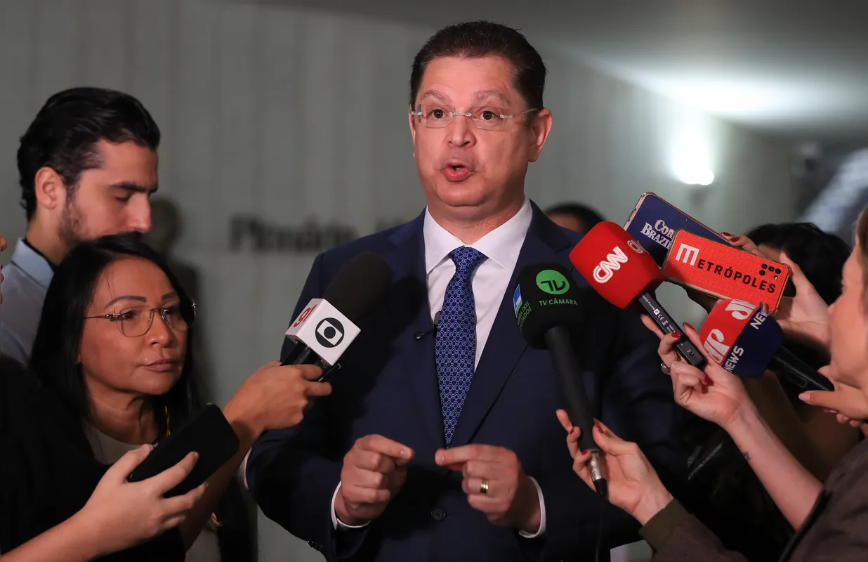“Não tem nada de contrato ilícito. Não tem nada de lavagem de dinheiro”, afirmou Sóstenes Cavalcante