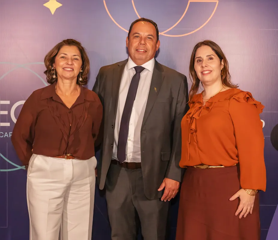 A diretora de eventos do SESCAP-LDR, Marisa Ribeiro Furlan; o presidente Euclides Nandes Correia e a diretora adjunta de eventos, Viviane Roque Batista