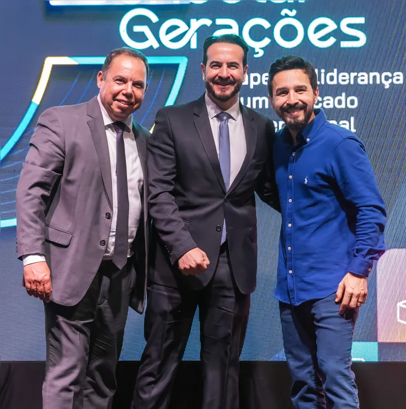 O anfitrião Euclides Nandes Correia, Reginaldo Cézar Cardoso (Delegado da Receita Federal) e Lucas Lima (“O Contador Revoltado").