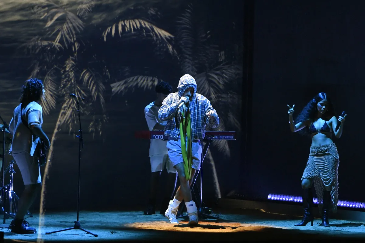Expoente do reggaeton, Bad Bunny lançou em janeiro deste ano o ábum “Debí Tirar Más Fotos", resgatando ritmos tradicionais da América Latina